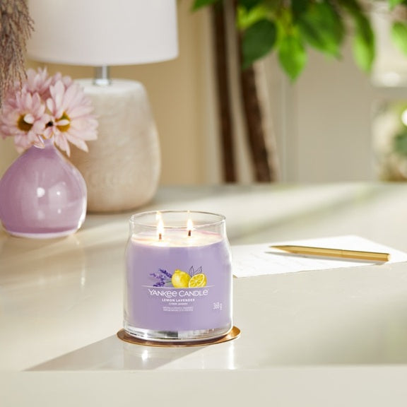 Yankee Candle Lemon Lavender 368g - Medium 2-Wick Signature