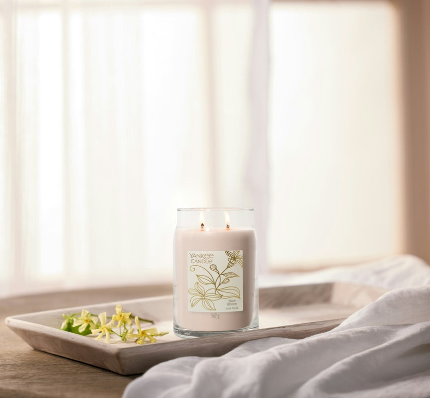 Yankee Candle Slow Bloom 567gr - Large Signature à 2 mèches