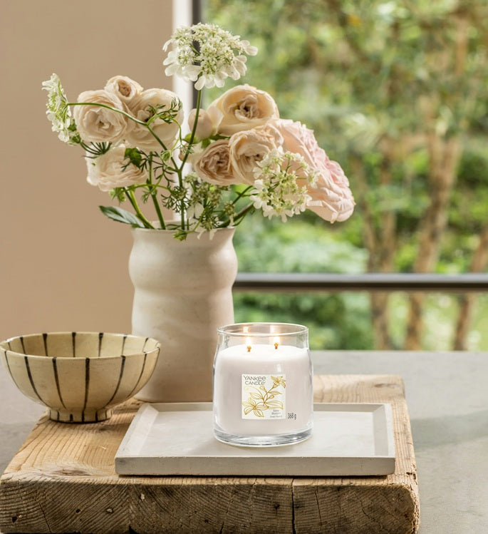 Yankee Candle Slow Bloom 368gr - Medium Signature à 2 mèches