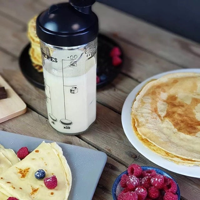 Coffret Shaker à crêpes, pancakes, gaufres avec spatule & livret de recettes