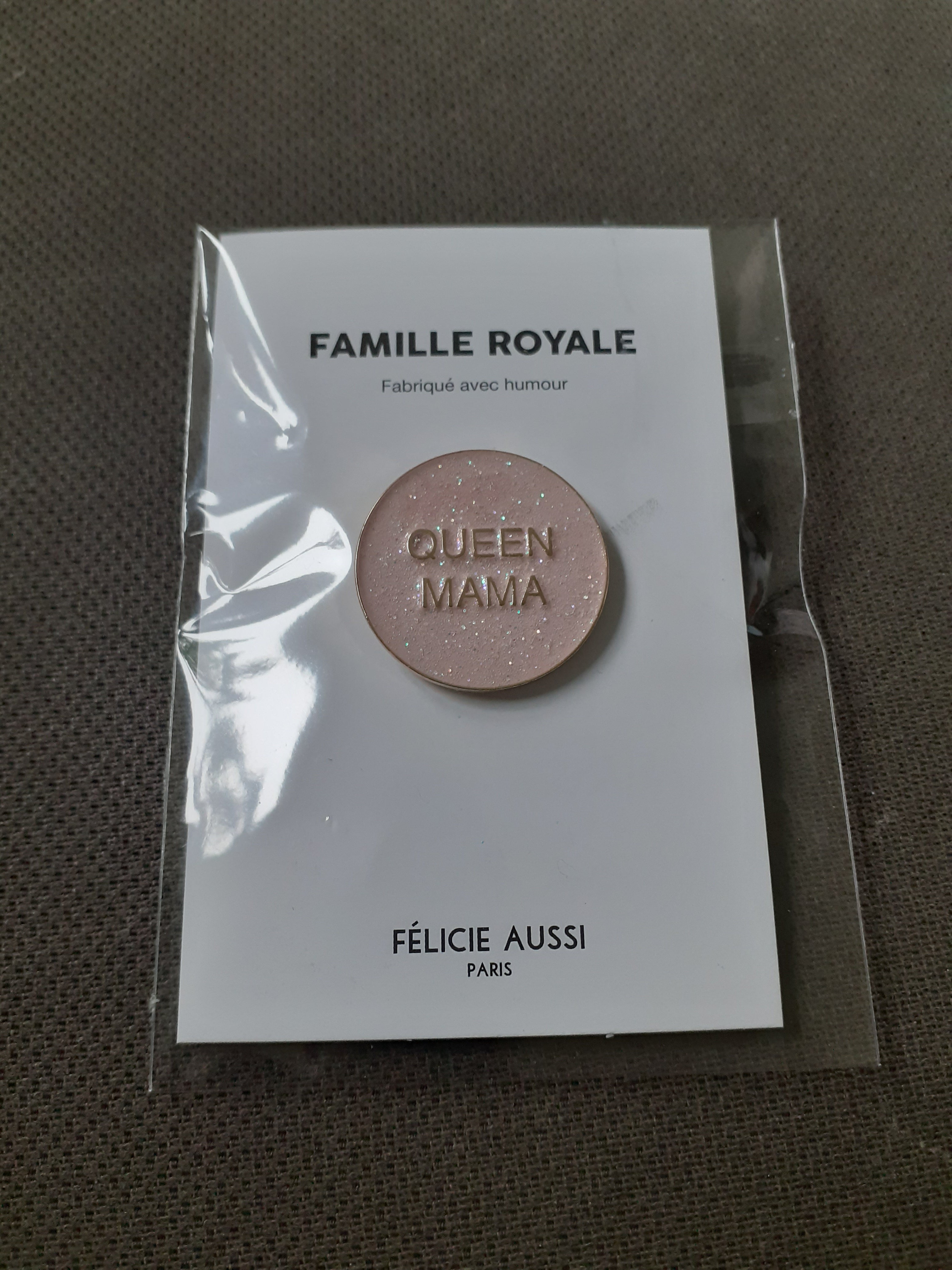Glitter pin - QUEEN MAMA - pink round